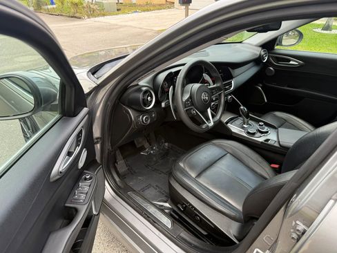 Used 2017 Alfa Romeo Giulia Ti AWD/4WD image 13