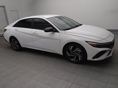 Used 2025 Hyundai Elantra Sport FWD image 11