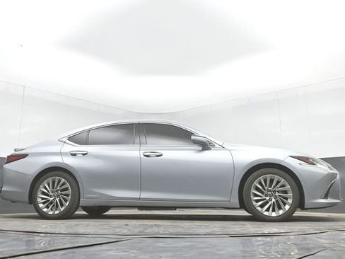 Used 2022 Lexus ES 300h Ultra Luxury w/ Accessory Package 2 FWD image 34
