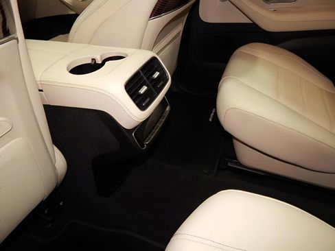 Used 2023 Mercedes-Benz GLS 580 4MATIC image 34