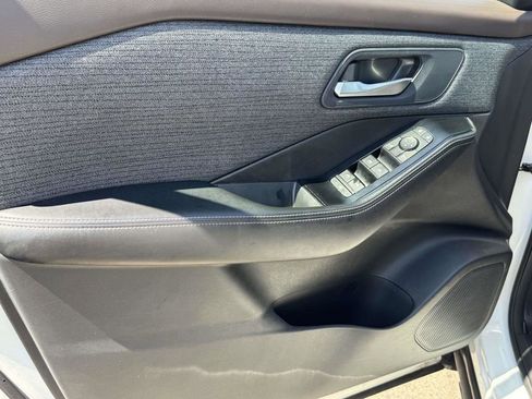 Used 2023 Nissan Rogue SV image 28