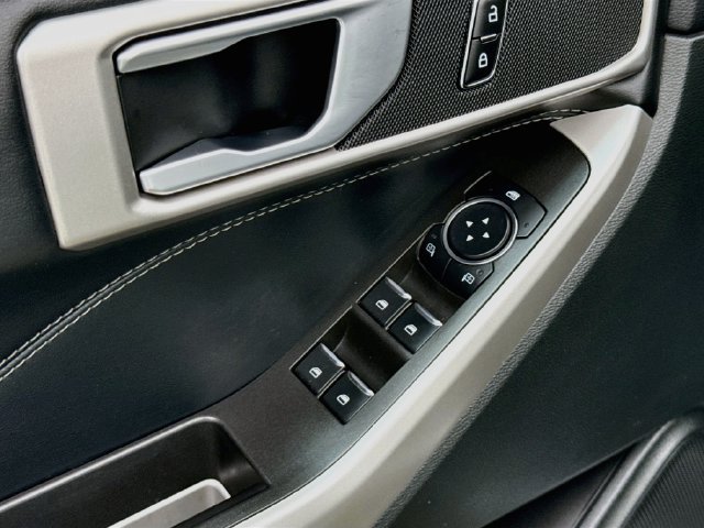Used 2024 Ford Explorer XLT RWD image 18