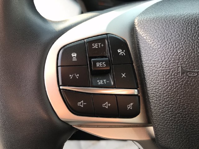 Used 2025 Ford Explorer Active AWD/4WD image 9