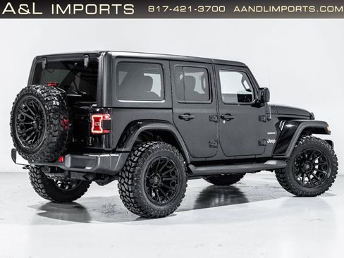 Used 2023 Jeep Wrangler Unlimited Sahara w/ LED Lighting Group AWD/4WD image 7
