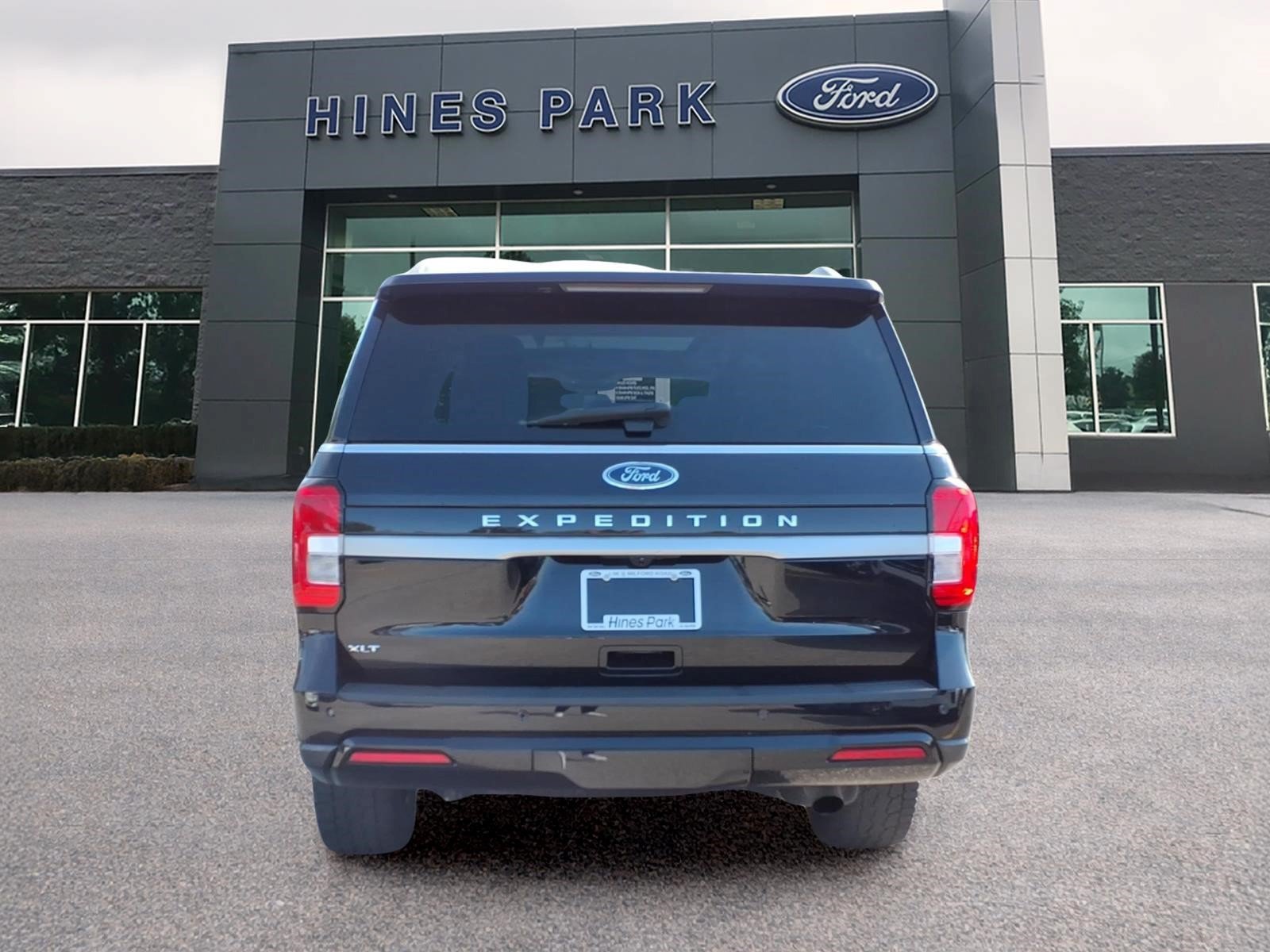 Used 2023 Ford Expedition XLT AWD/4WD image 6