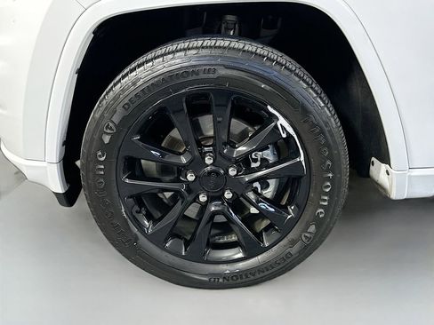 Used 2022 Jeep Grand Cherokee Laredo X AWD/4WD image 34