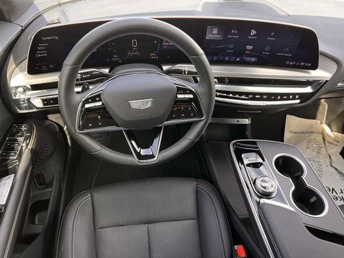 New 2025 Cadillac Lyriq Luxury image 10