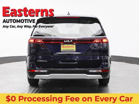 Used 2024 Kia Carnival LX FWD image 6