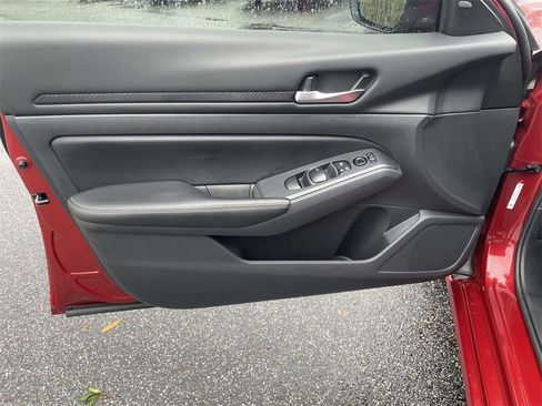 Used 2024 Nissan Altima 2.5 SV w/ SV Premium Package image 10