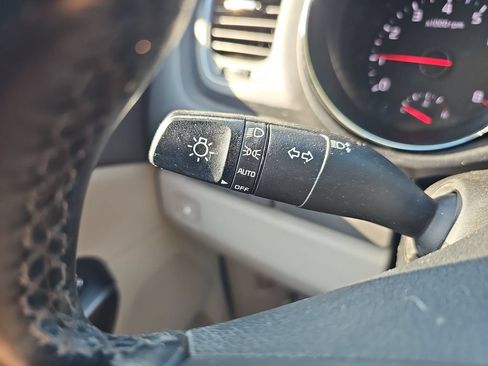 Used 2016 Kia Sedona LX w/ LX Essentials Premium Package FWD image 33