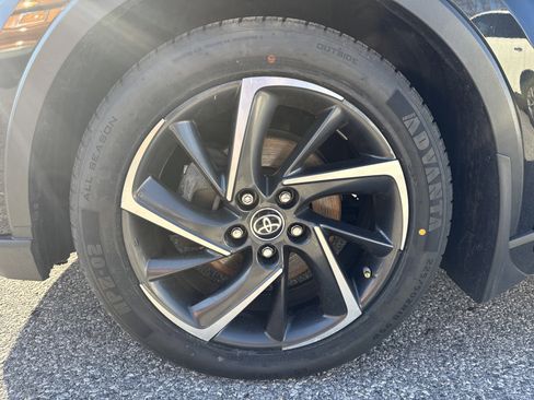 Used 2021 Toyota C-HR Limited image 21