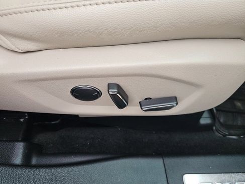 Used 2018 Ford Explorer Limited image 18