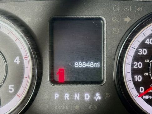 Used 2018 RAM 2500 Tradesman w/ Chrome Appearance Group image 30