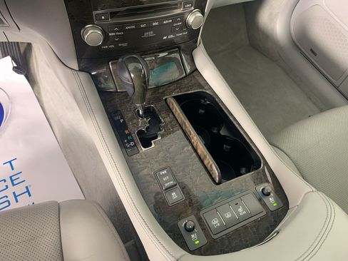 Used 2010 Lexus LS 460 L RWD image 24