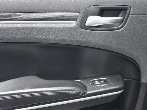 Used 2019 Chrysler 300 Touring L w/ Quick Order Package 22F image 16