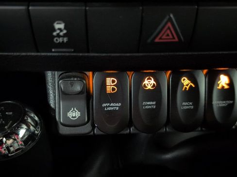 Used 2016 Jeep Wrangler Sport AWD/4WD image 12