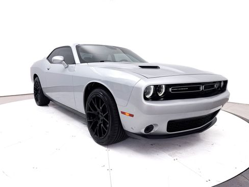 Used 2019 Dodge Challenger SXT RWD image 11