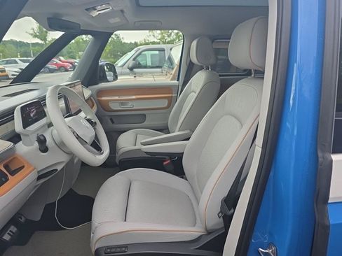 Used 2025 Volkswagen ID. Buzz 1st Edition AWD/4WD image 4