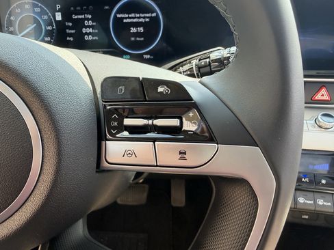 Certified 2025 Hyundai Elantra Limited FWD image 29