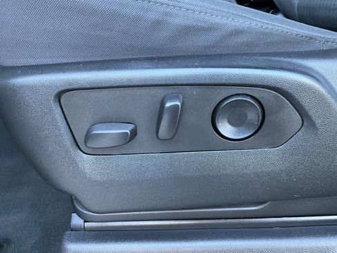 Used 2024 Chevrolet Silverado 2500 Custom w/ Custom Value Package image 6