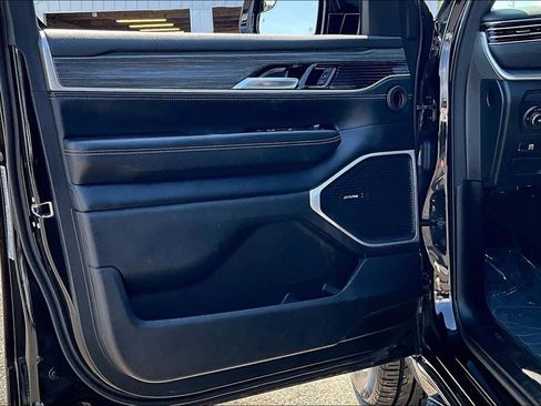 Used 2024 Jeep Wagoneer L Series II w/ Flexible Seating Group AWD/4WD image 22