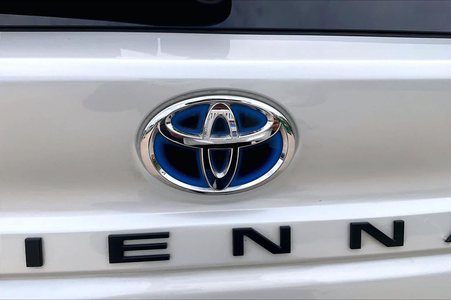 Used 2025 Toyota Sienna XLE FWD image 29