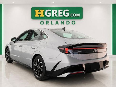 Used 2024 Hyundai Sonata SEL FWD image 2