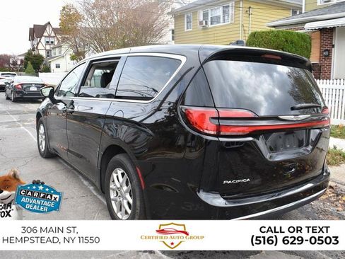 Used 2024 Chrysler Pacifica Touring-L FWD image 5