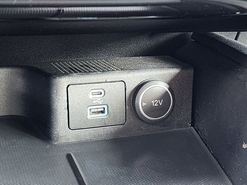 Used 2021 Ford Escape SE w/ SE Sport Appearance Package image 12