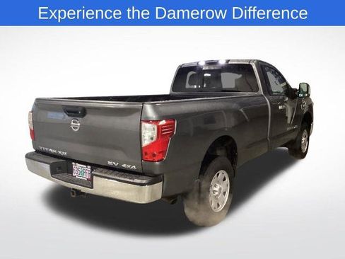 Used 2017 Nissan Titan SV image 6