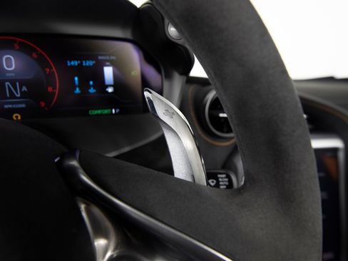 Used 2024 McLaren 750S Spider RWD image 17
