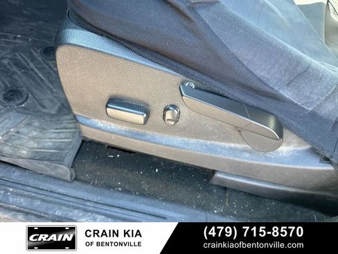 Used 2017 Chevrolet Colorado Z71 w/ Z71 Midnight Edition image 21