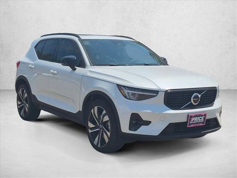 Used 2023 Volvo XC40 B5 Plus w/ Protection Package Premier AWD/4WD image 3