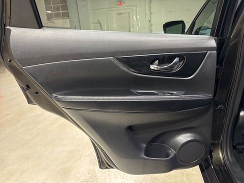 Used 2015 Nissan Rogue SL w/ SL Premium Package image 35