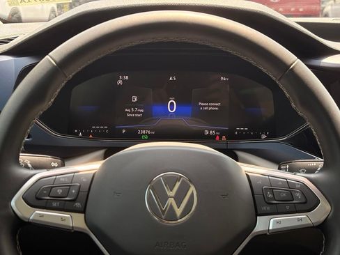 Used 2024 Volkswagen Taos SE FWD image 15
