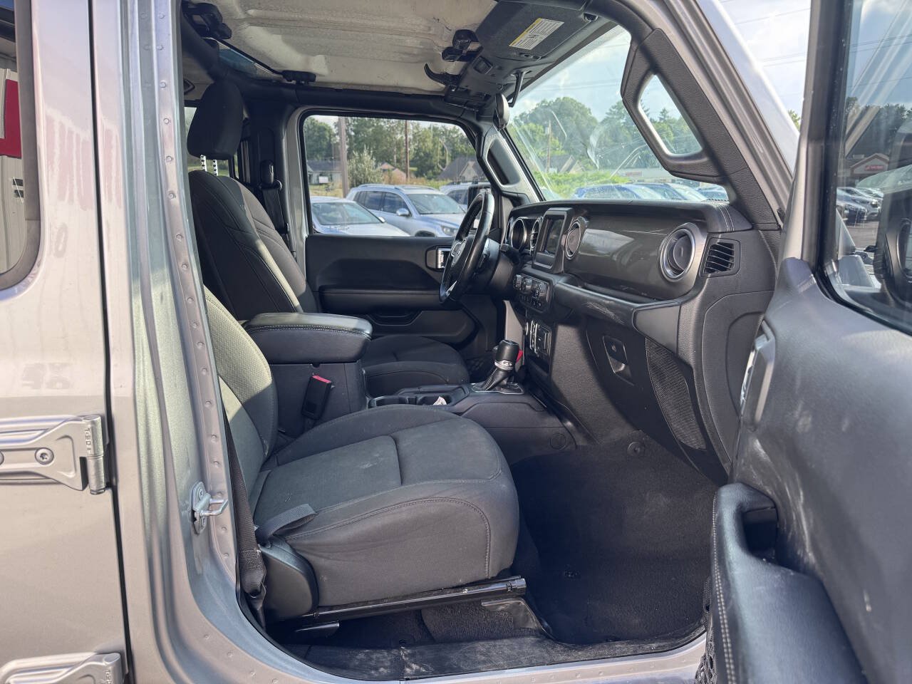 Used 2020 Jeep Wrangler Unlimited Sahara AWD/4WD image 18