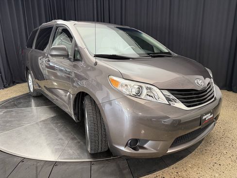 Used 2011 Toyota Sienna LE FWD image 12