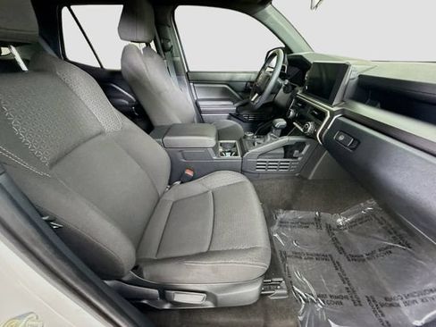 Used 2025 Toyota 4Runner SR5 AWD/4WD image 29