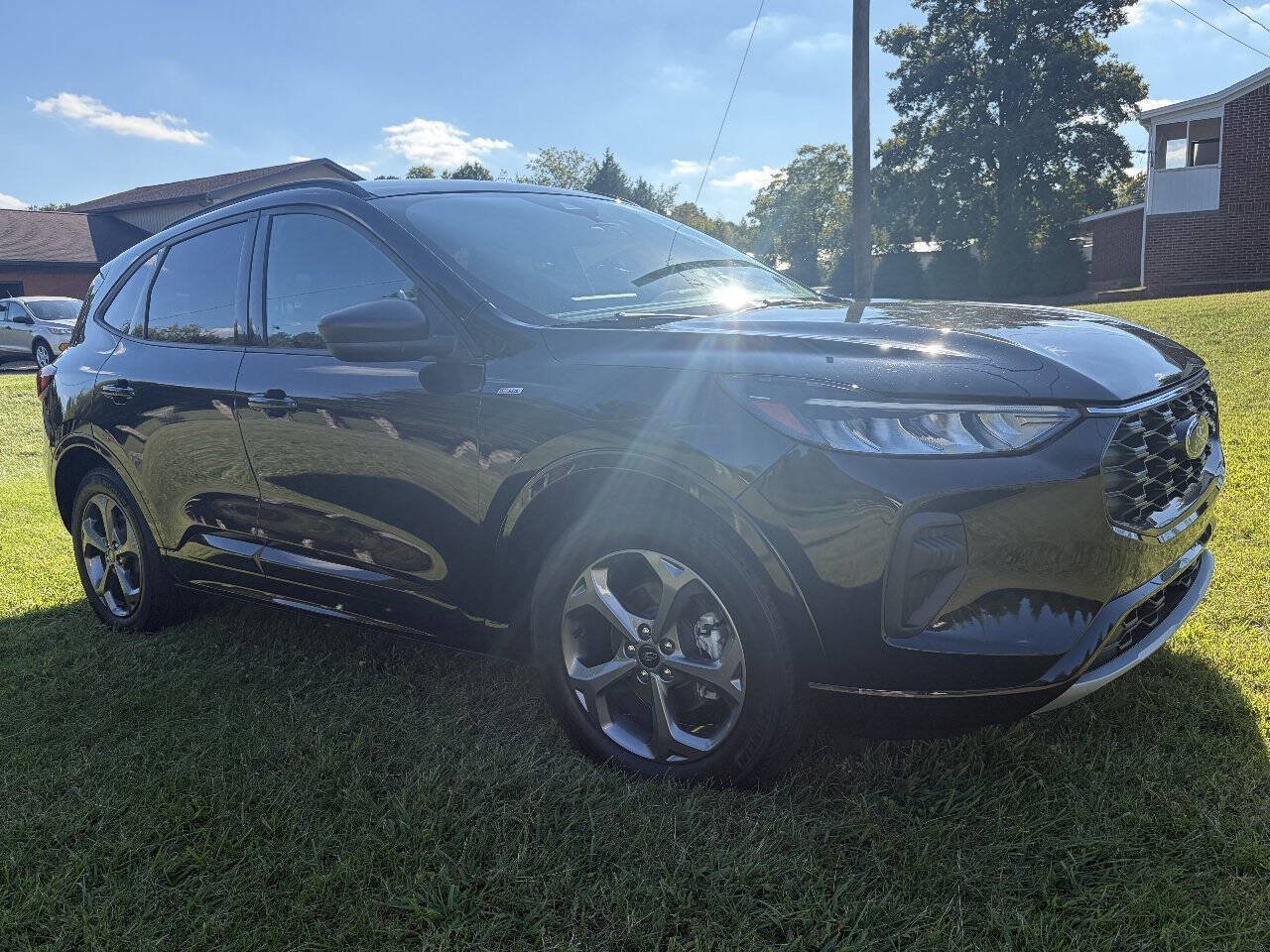 Used 2024 Ford Escape ST-Line w/ Tech Pack #1 FWD image 5