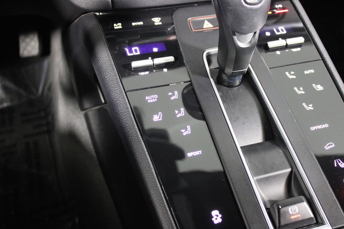 Used 2022 Porsche Macan AWD/4WD image 20