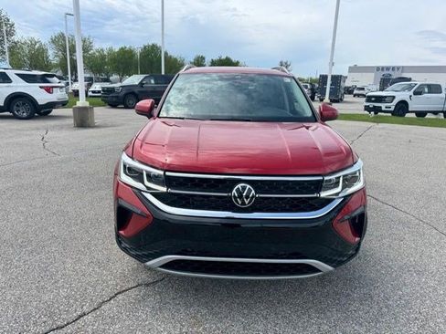 Used 2024 Volkswagen Taos SEL AWD/4WD image 2