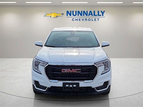 Used 2024 GMC Terrain SLE image 8