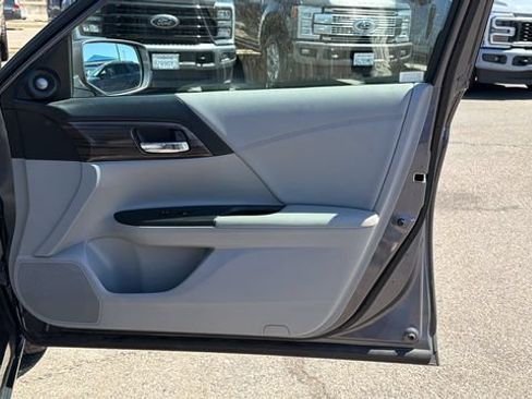 Used 2017 Honda Accord EX-L image 10
