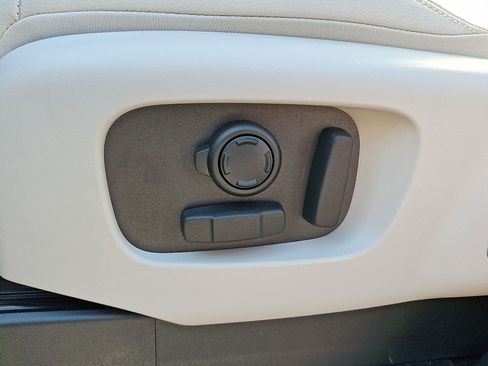 Certified 2025 Land Rover Discovery Dynamic SE AWD/4WD image 18