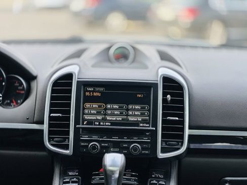 Used 2016 Porsche Cayenne image 12