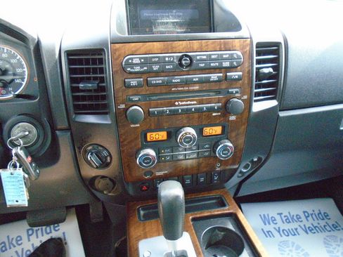 Used 2011 Nissan Titan SL w/ SL Technology Pkg AWD/4WD image 16