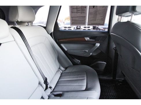 Used 2022 Audi Q5 2.0T Premium Plus w/ Premium Plus Package AWD/4WD image 12