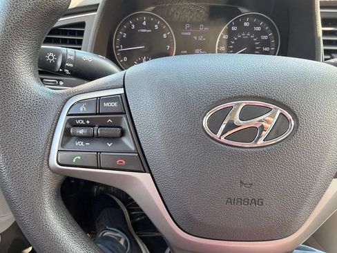 Used 2017 Hyundai Elantra SE FWD image 17