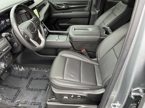 Used 2024 GMC Yukon Denali w/ Advanced Technology Package image 11