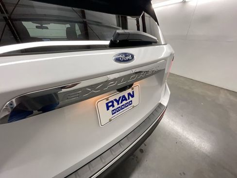 Used 2020 Ford Explorer XLT image 29